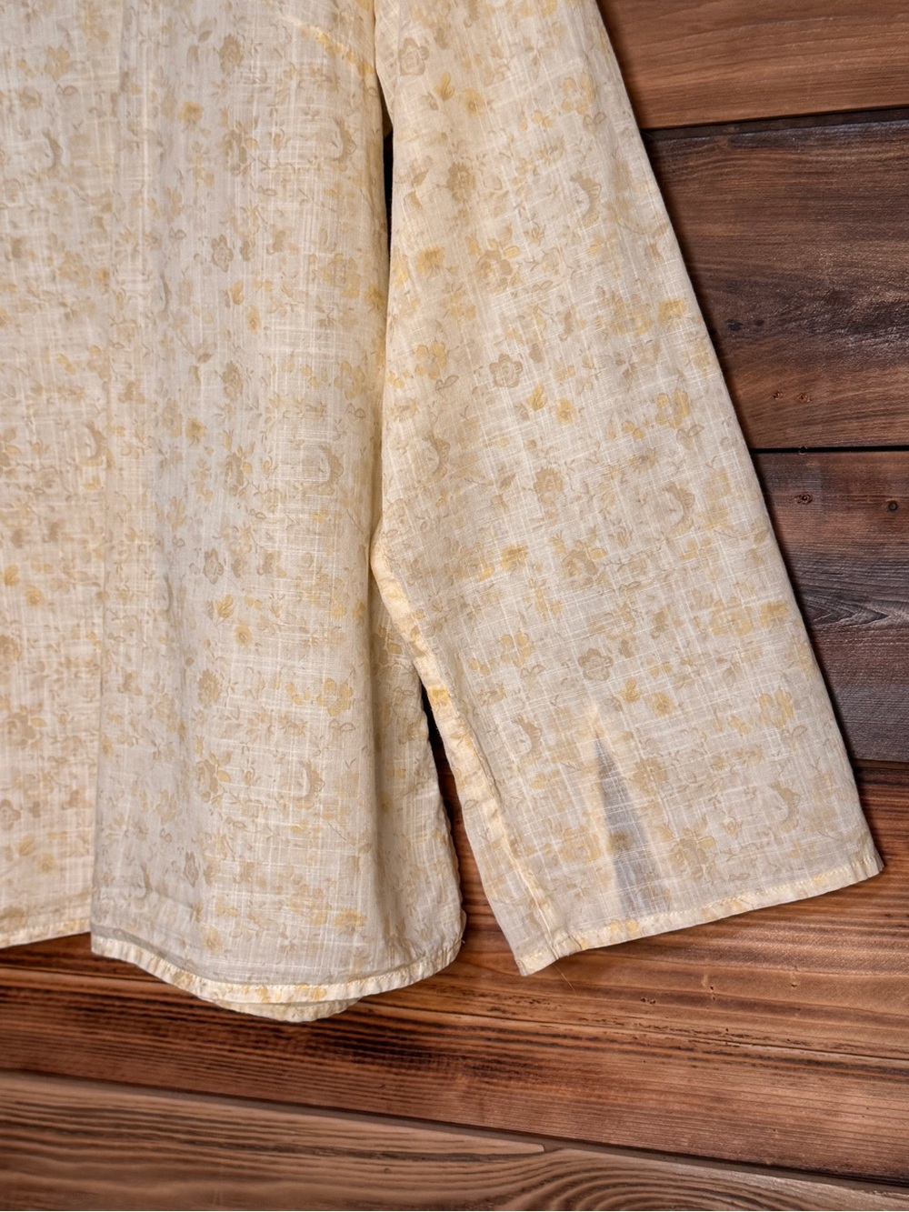 Eddie Bauer Lightweight Cream Subtle Floral Button-Front Women's Top | Size XL - Picture 7 of 12